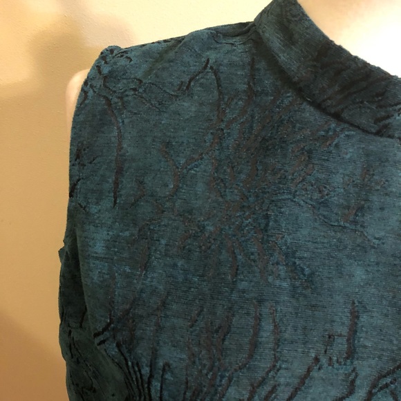 Mark. Chic Teal Sleeveless Mock Neck Crop Top - Picture 6 of 16